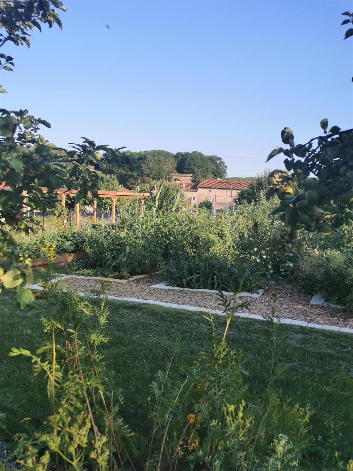 Au Jardin Des Deux Roches Prissé Exterior foto